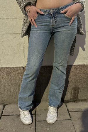 lågmidjade raka blå jeans